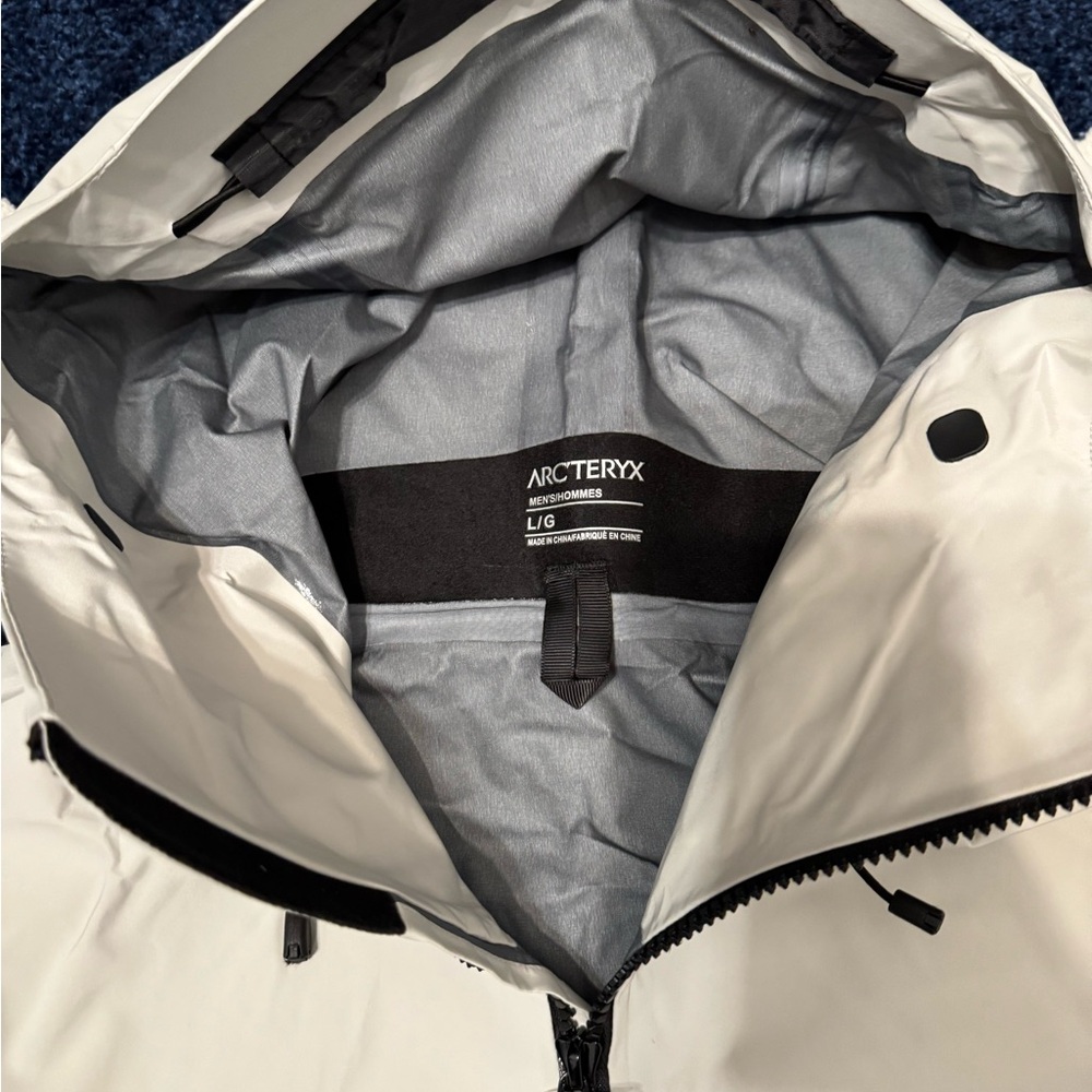 Arc’teryx Alpha Sv Hardshell White Zip Up Men’s Large - Picture 3 of 3